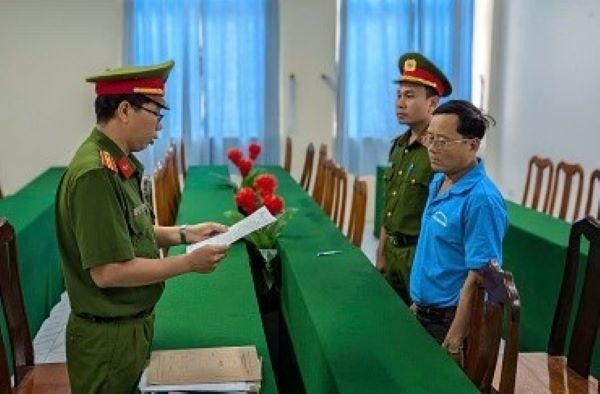 Khoi to cuu Chu tich Lien doan Lao dong huyen o Tra Vinh hinh anh