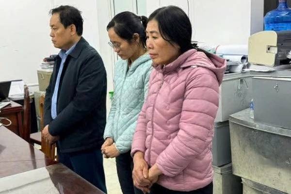 Khoi to Giam doc Trung tam giao duc thuong xuyen o Hoa Binh hinh anh