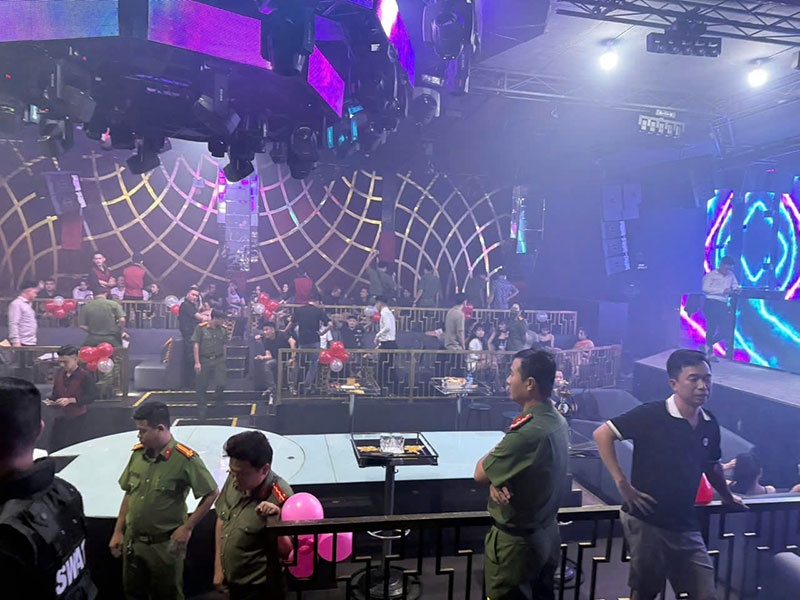 Phat hien DJ mang ma tuy su dung trong quan bar hinh anh