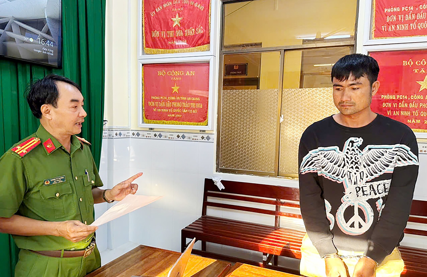 Dan canh cuop,  Chua Kim Tien anh 1