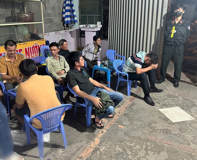 Pha duong day ca do bong da o trung tam Binh Thuan hinh anh