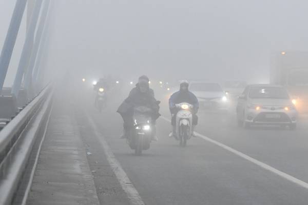 Mien Bac sap phai doi pho dot suong mu, mua phun am uot hinh anh