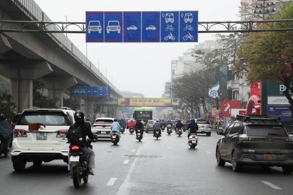 Cung la bien bao danh cho oto, hinh quay doc khac voi ngang the nao? hinh anh