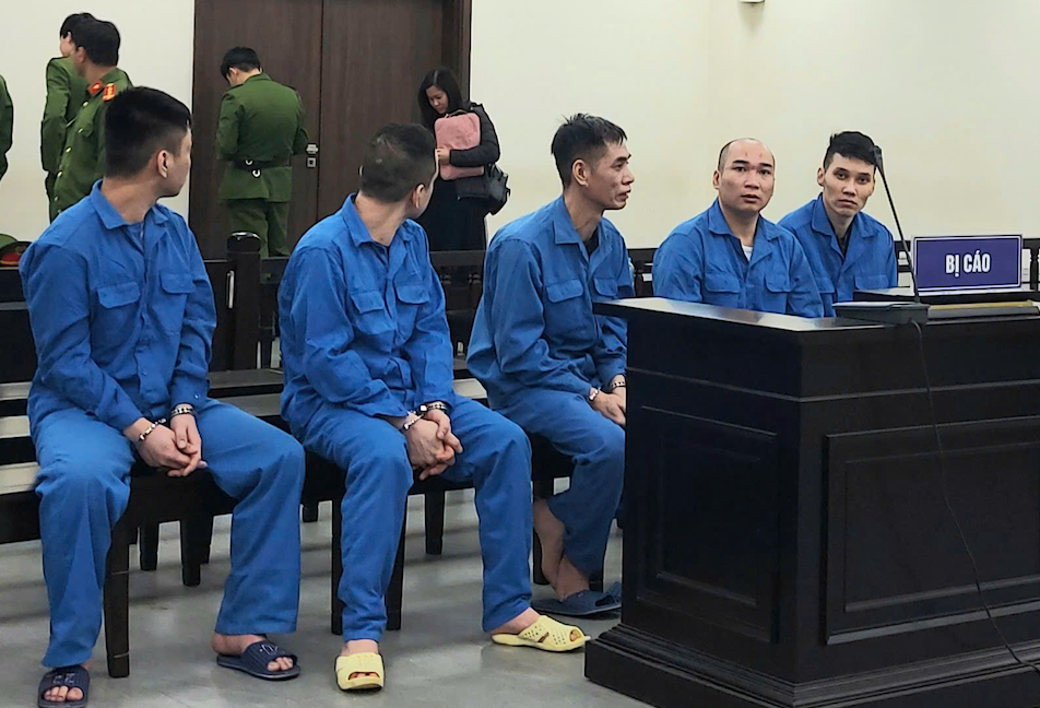 100 cua hang vang anh 1