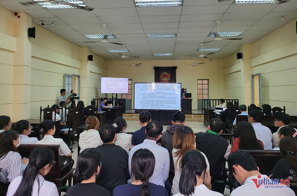 Con nghien,  Dot nha hang xom anh 1