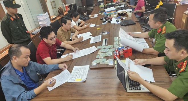 Triet pha duong day nhap lau, tieu thu hang nghin tan 'khi cuoi' hinh anh