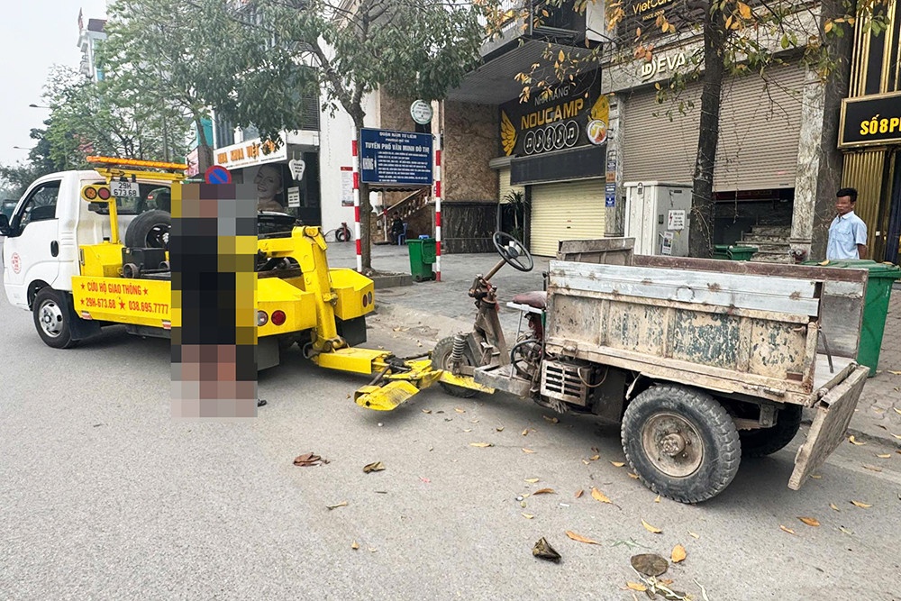 Lai xe cong nong o Ha Noi khai 'luon lach trong ngo, ngach de ne CSGT' hinh anh