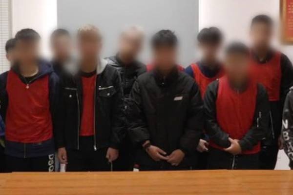 Ngan chan 70 doi tuong mang hung khi di giai quyet mau thuan o Ha Noi hinh anh