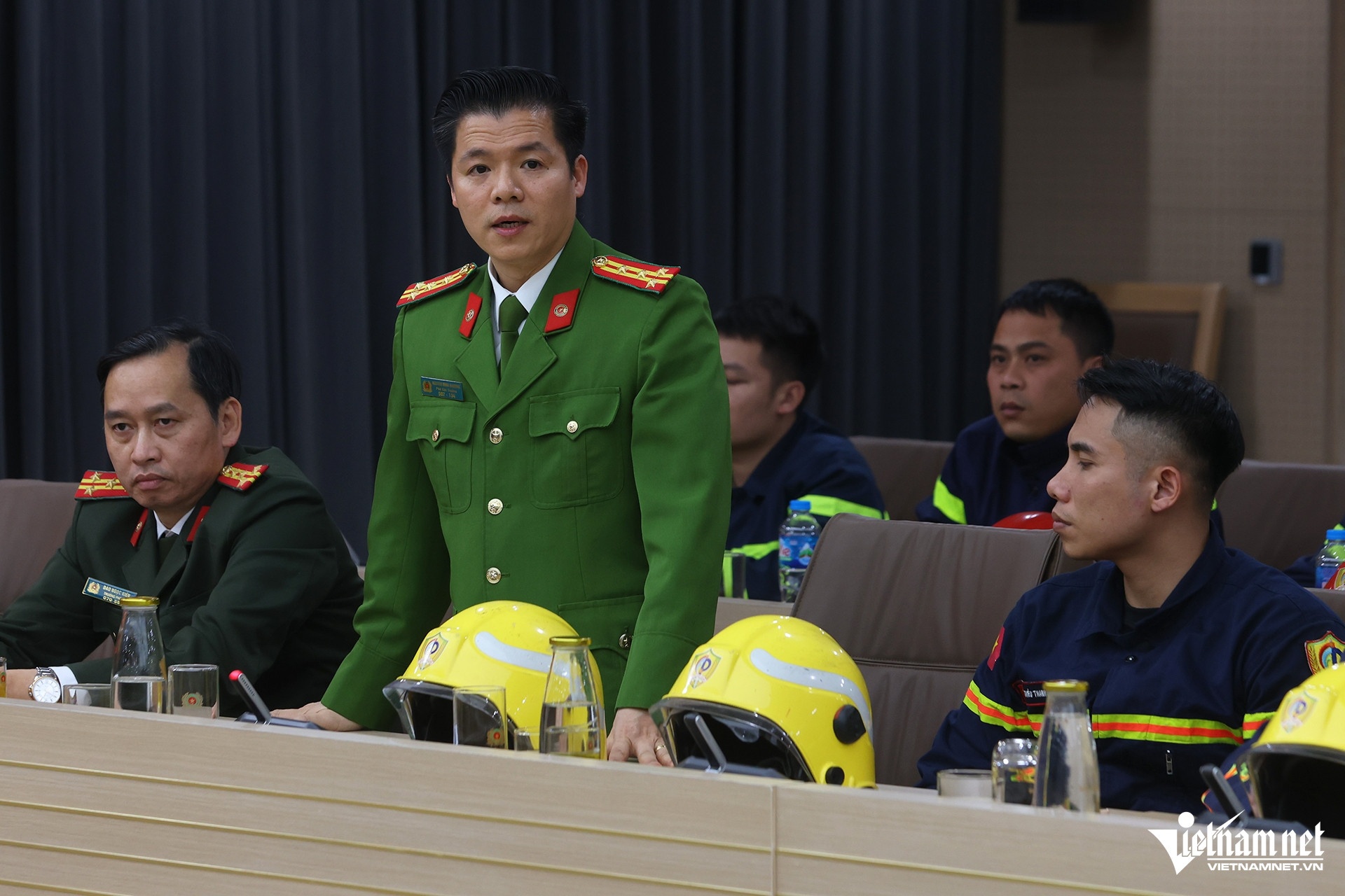 Thu truong Cong an anh 2