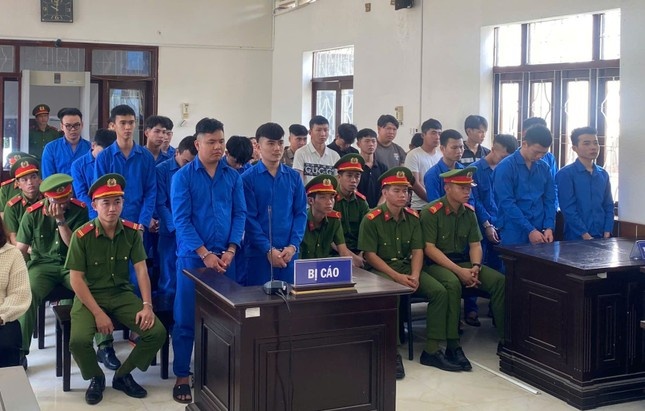 Lai xe lao thang vao nhom 'doi thu' khien 2 nguoi tu vong hinh anh