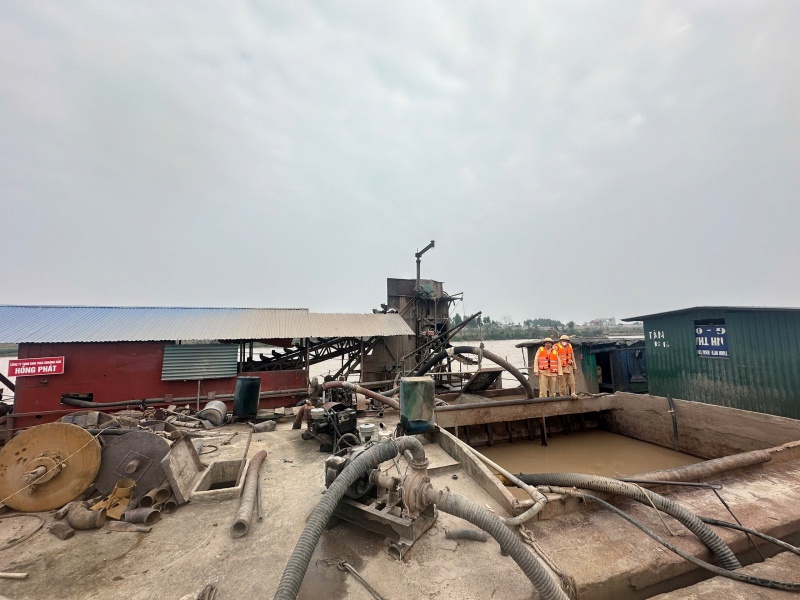 Khai thac cat,  Ngoai khu vuc mo,  khoang san H. P,  Cong ty H. P anh 1