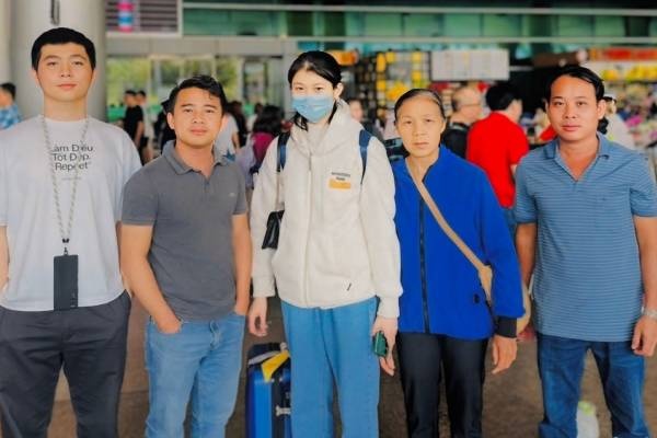 Me nu sinh mat tich o TP.HCM nghen ngao don con tro ve tu Trung Quoc hinh anh