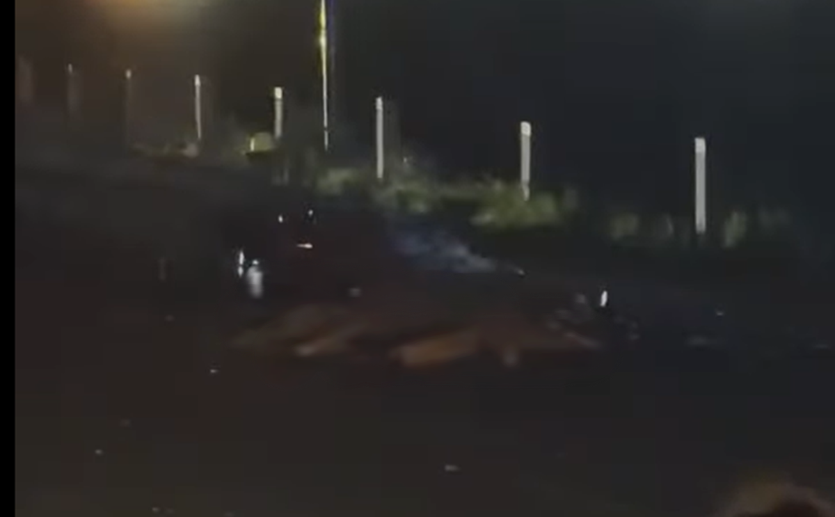 Xe may tong nhau trong dem, 2 thieu nien tu vong hinh anh