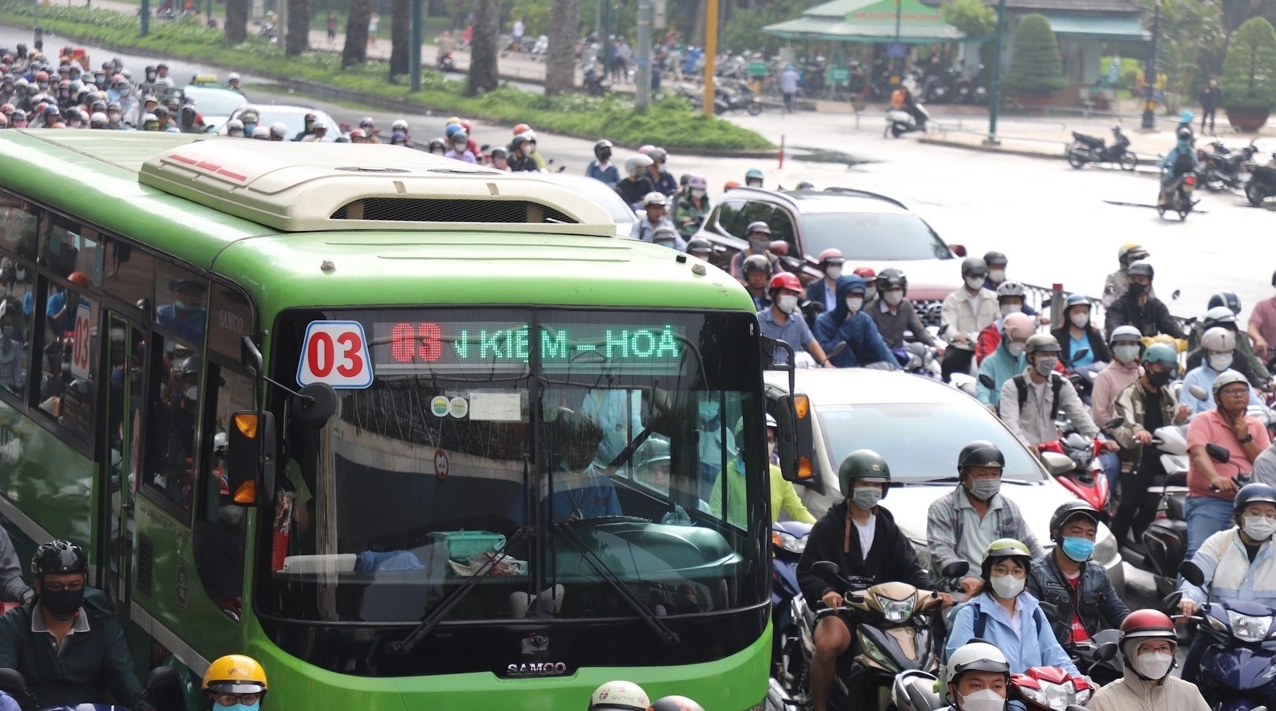 Thieu hang tram tai xe, hoat dong xe buyt cua TP.HCM co roi loan? hinh anh