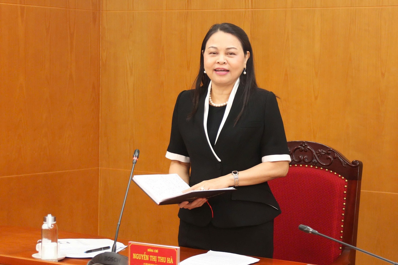 Ban Thuong truc,  MTTQ Viet Nam,  Chieu 15/8,  Nguyen Thi Thu Ha,  Quan chung anh 1