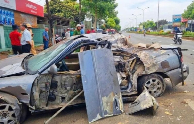 oto lao via he anh 1