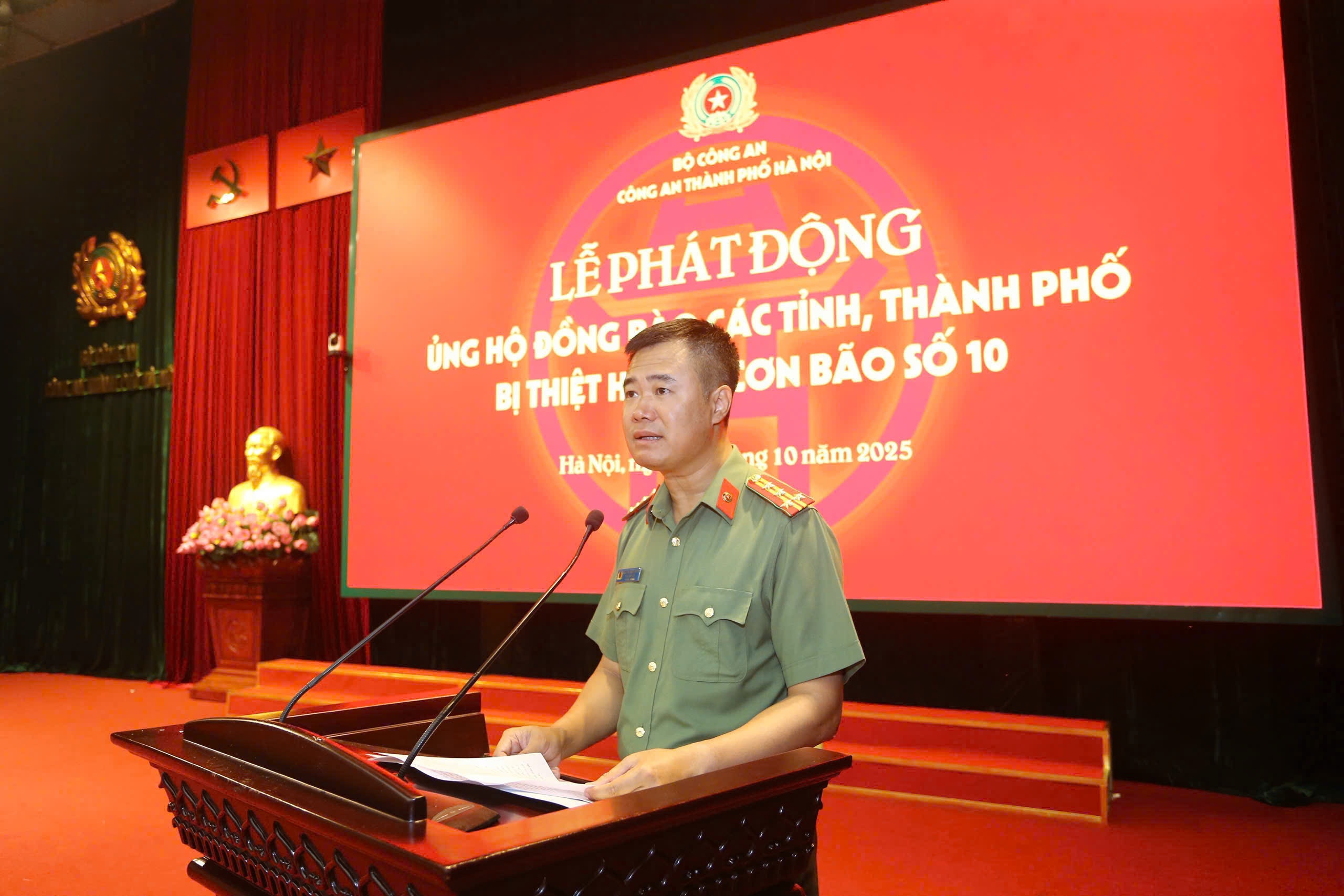 Cong an TP Ha Noi phat dong ung ho dong bao bi thiet hai do bao lu hinh anh