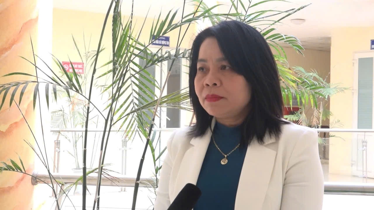 Ly do nu truong phong con 9 nam cong tac xin nghi huu truoc tuoi hinh anh