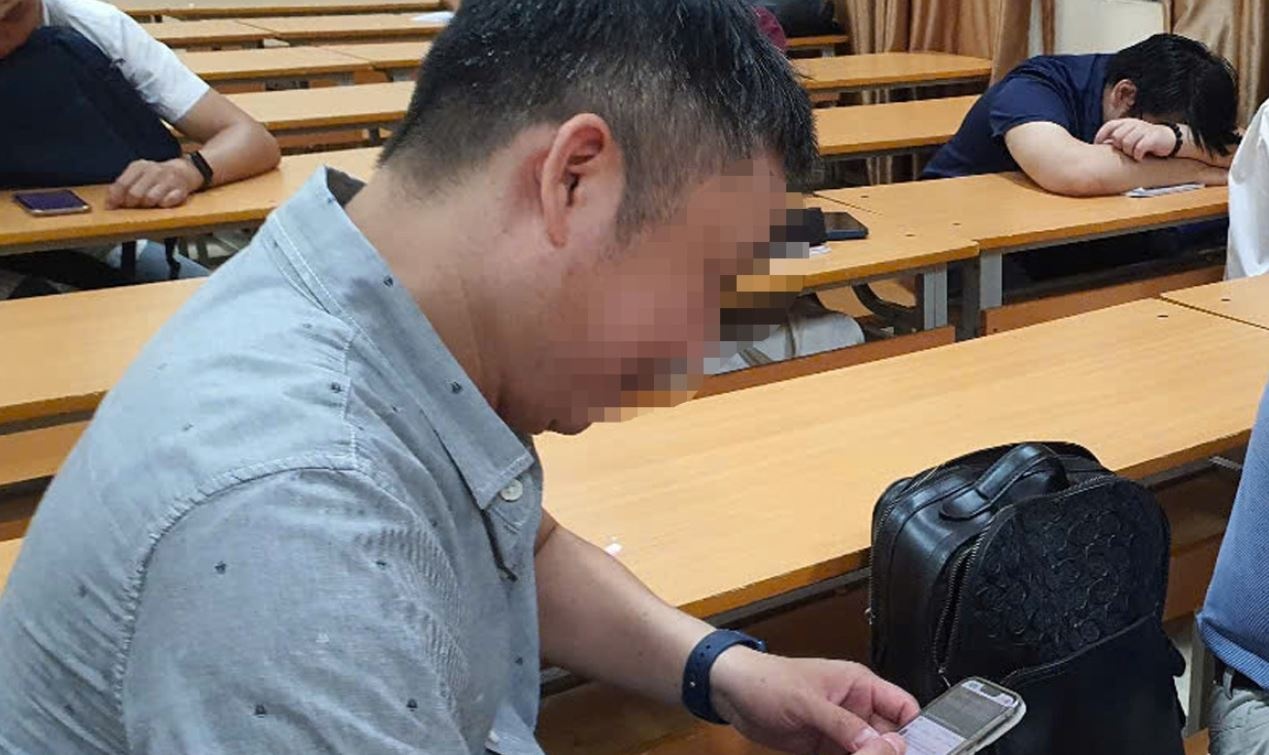 Chu tich cong ty nuoc sach bat ngo bi goi dien thoai doa cat nuoc hinh anh