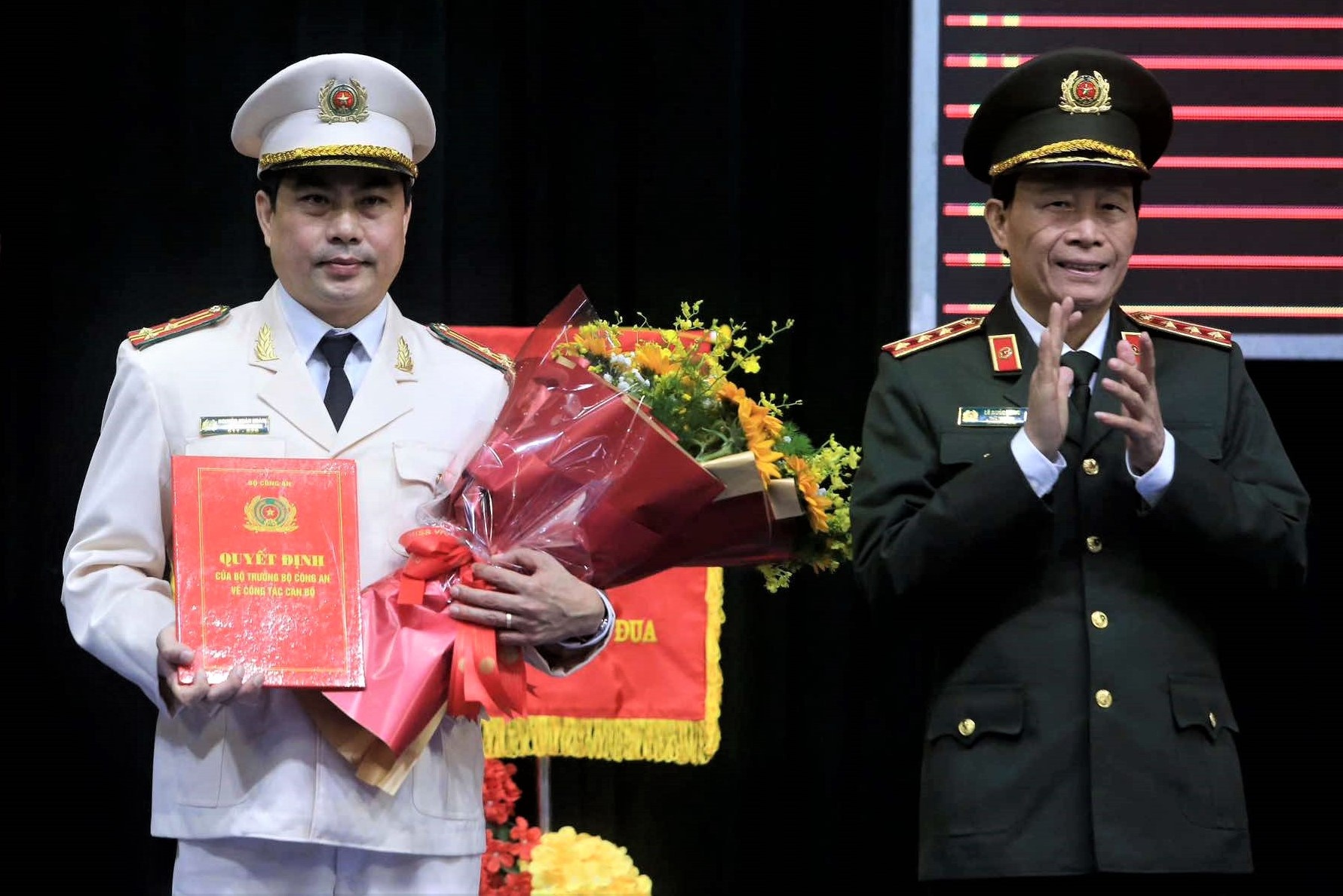 Bo nhiem hai pho giam doc Cong an tinh Quang Nam hinh anh