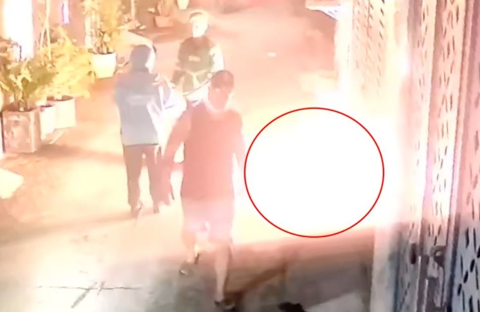 Xac minh clip tai xe cong nghe hanh hung shipper o TP.HCM hinh anh