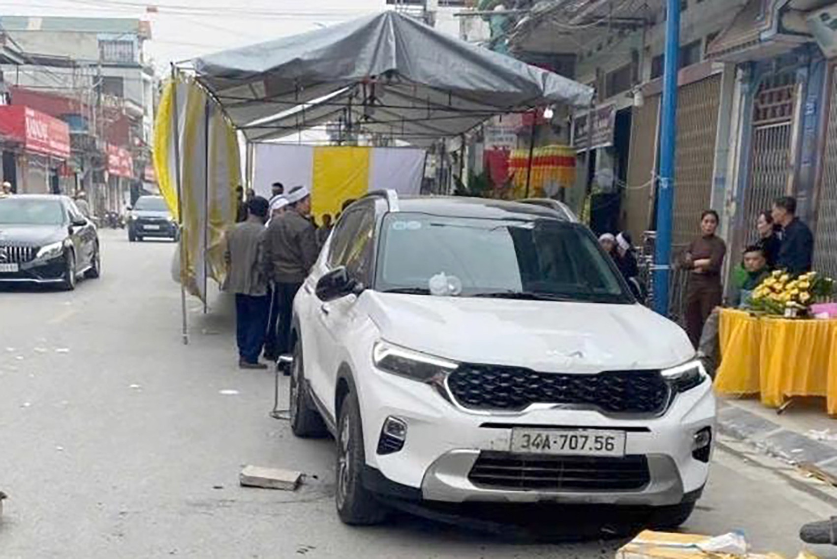 Chu tich tinh Hai Duong yeu cau xu nghiem vu xe dam vao rap dam tang hinh anh