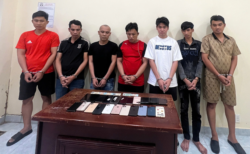 Bang nhom chuyen trom cap khap cac cong vien o TP.HCM sa luoi hinh anh