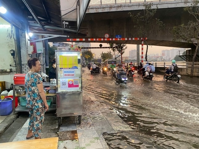 TP.HCM don dinh trieu cuong vao ngay dau nam 2025 hinh anh