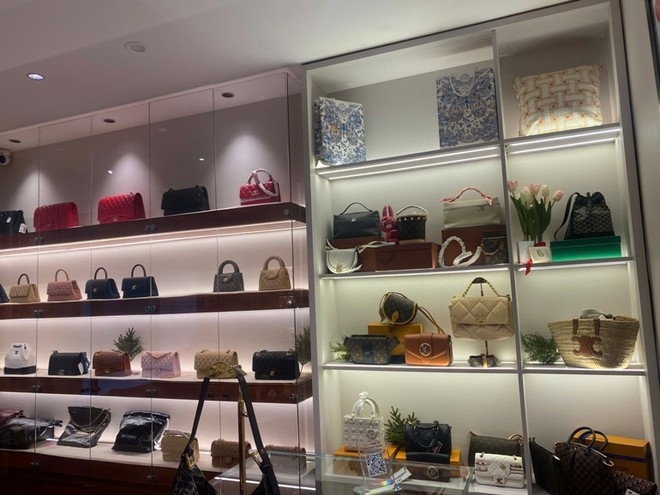 Tam giu hang loat tui xach, dong ho 'hang hieu' nghi gia mao hinh anh