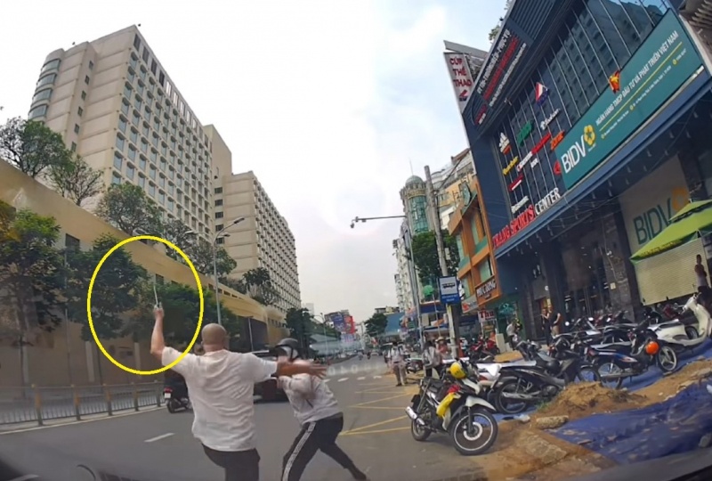 Cam hung khi,  Duoi danh,  Nguoi tren duong pho,  TP.HCM anh 1