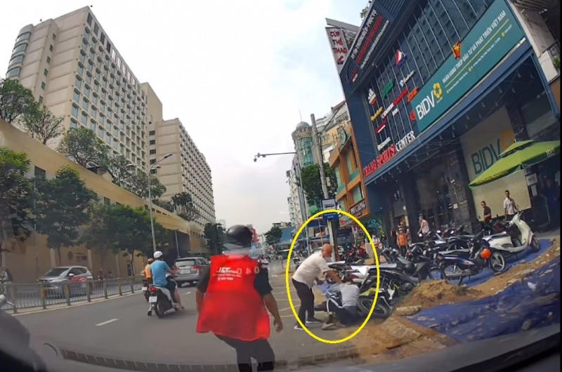 Cam hung khi,  Duoi danh,  Nguoi tren duong pho,  TP.HCM anh 2