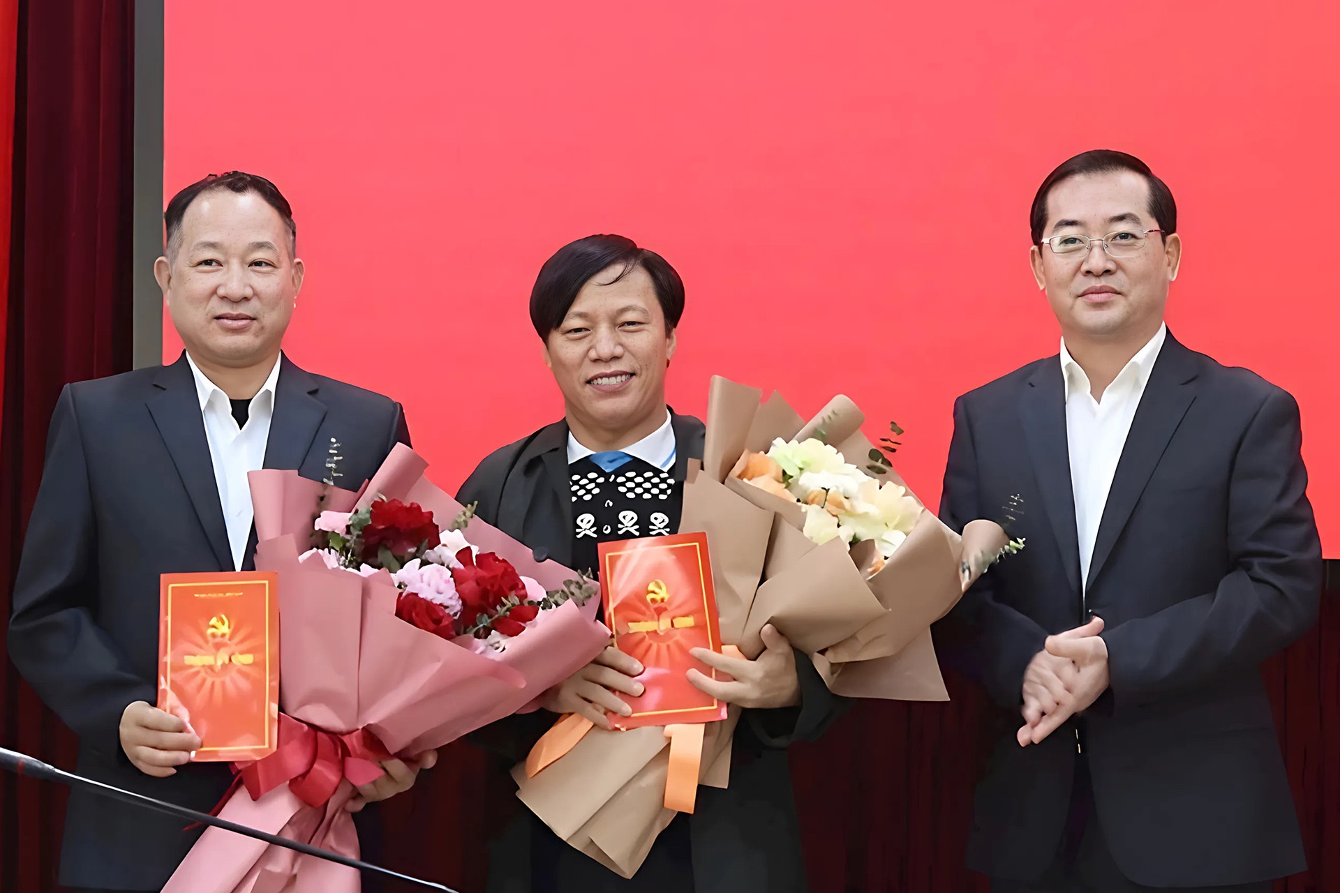 Truong phong o Nghe An nghi huu truoc tuoi, nhan ho tro hon 500 trieu hinh anh