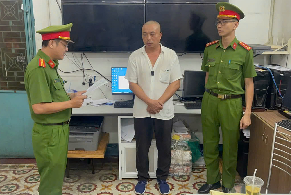 Danh nguoi giao hang TP.HCM anh 1