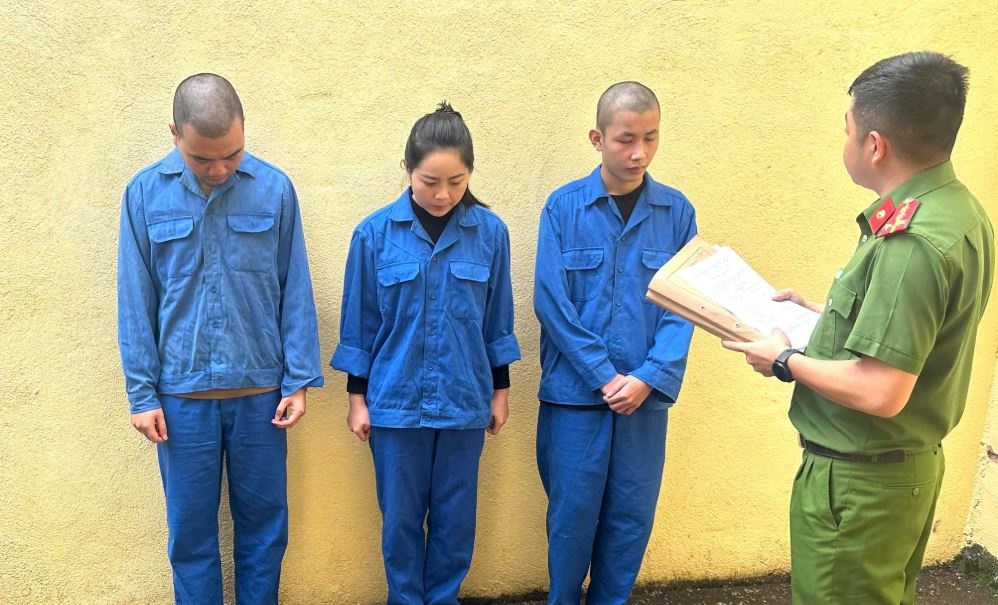 3.000 bi hai 'sap bay' lua khi mua dien thoai xin gia beo hinh anh