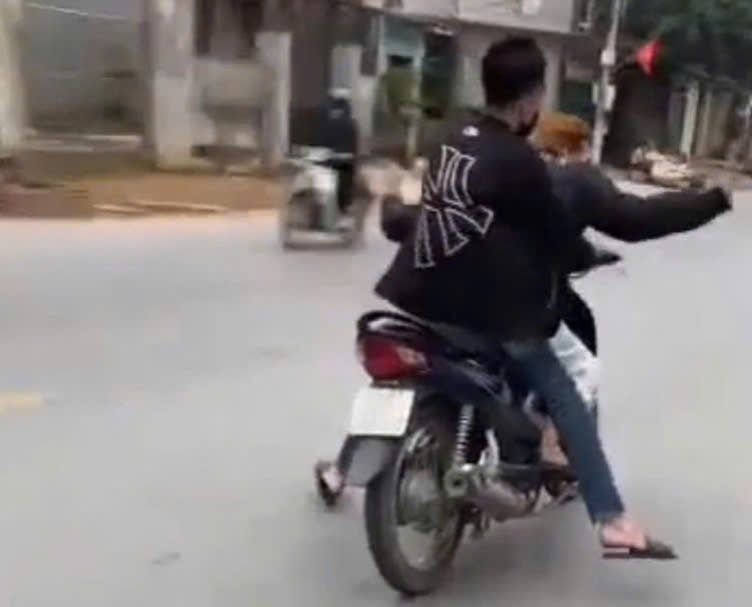 'Sieu sao' lai xe may roi dang len mang xa hoi bi xu phat 13 trieu hinh anh