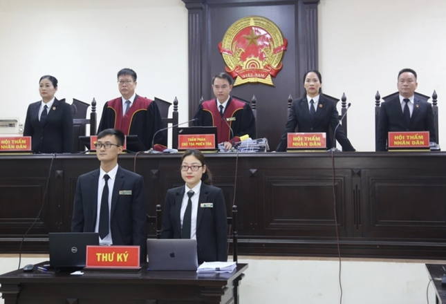 Luu Binh Nhuong,  Le Thanh Van,  Van tai Ha Long,  Cong ty Ha Long,  HTX Hong Van,  Cong ty Sao Do,  Co phan Truong Sinh,  Cong ty Truong Sinh anh 2