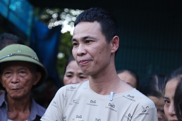 Anh nong dan khang cao ban an 6 nam tu vi ban ga loi trang hinh anh