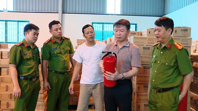 Cong ty Tomoken,  Phan The Hoai,  Phan Bach Thong anh 1