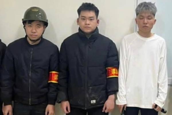 Bat giu nhom doi tuong gia danh canh sat 141 o Ha Noi hinh anh