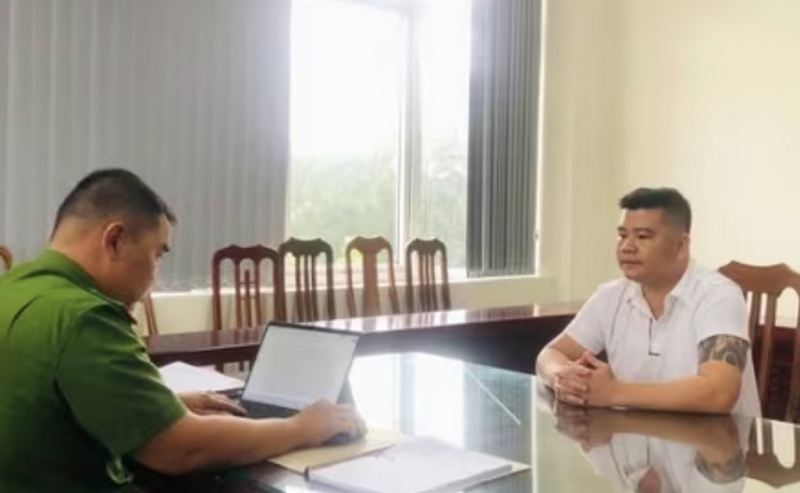 Nhan hieu TECNO,  Dien thoai TECNO,  Di dong TECNO,  Chu tich TECNO,  Giam doc TECNO,  Ke toan TECNO,  Nhan vien TECNO anh 1