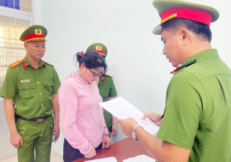 Hang loat nu chu hui o mien Tay bi bat, nhieu nguoi dan trang tay hinh anh