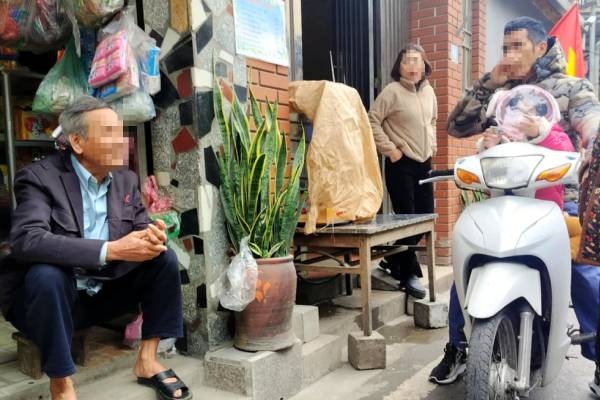 Hang xom bang hoang vu be 5 thang tuoi tu vong bat thuong o Ha Noi hinh anh