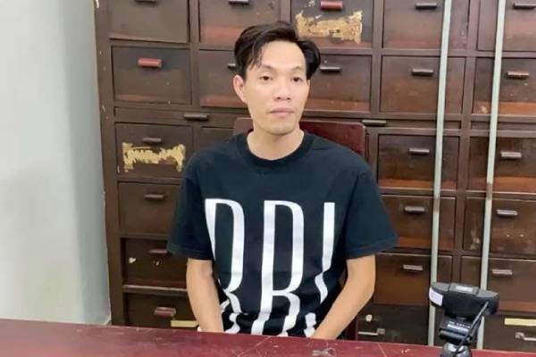 Bat doi tuong treu gheo co gai, dap pha quan an o TP.HCM hinh anh