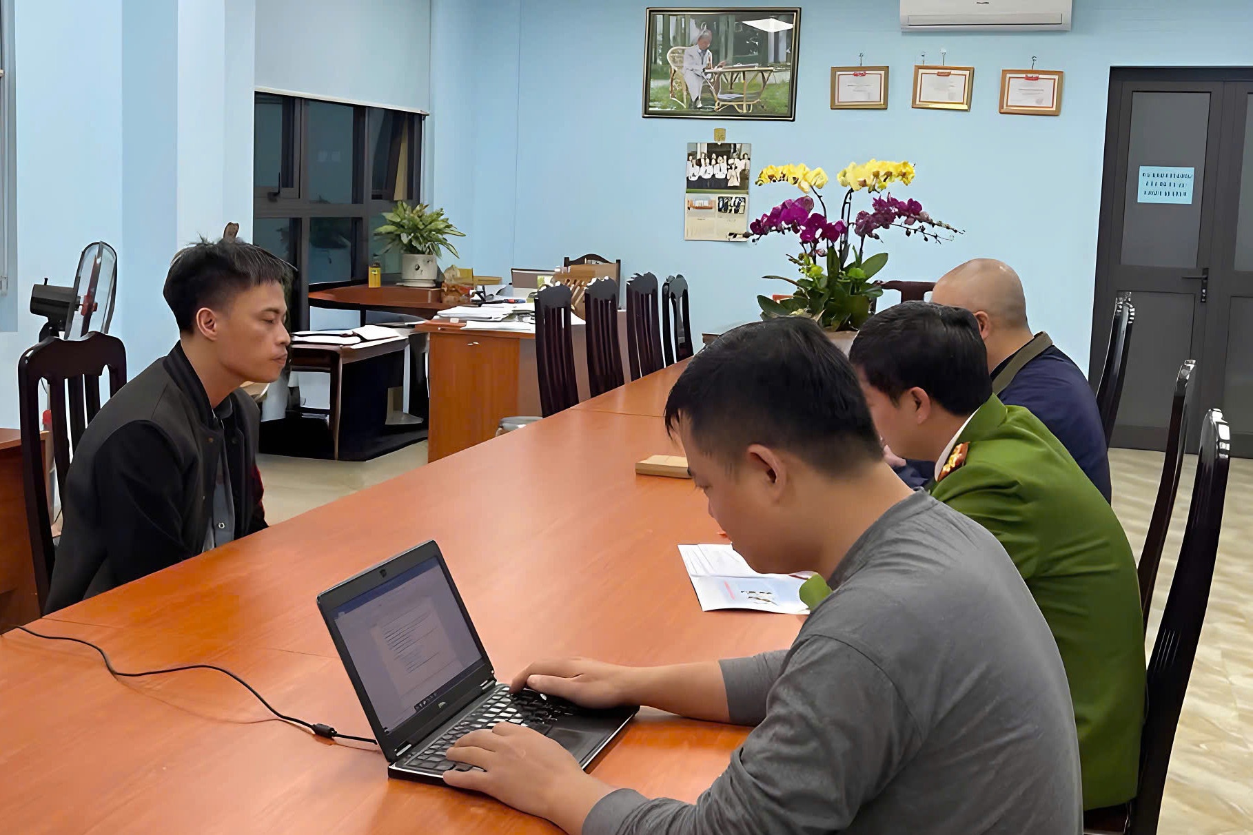 Vu shipper bi danh anh 1