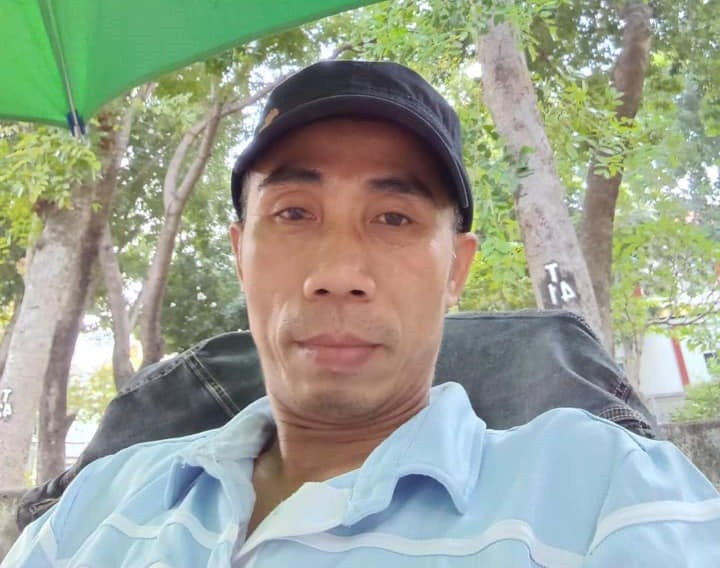 Nguoi dan ong treo len ngon dua tron sau khi cuop tiem vang hinh anh