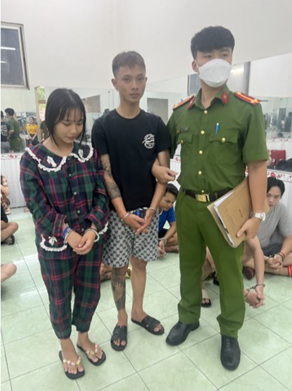 Ngan "mun",  Co gai 18 tuoi,  Buon ma tuy anh 1