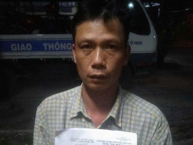 Bat tam giam doi tuong chong nguoi thi hanh cong vu hinh anh