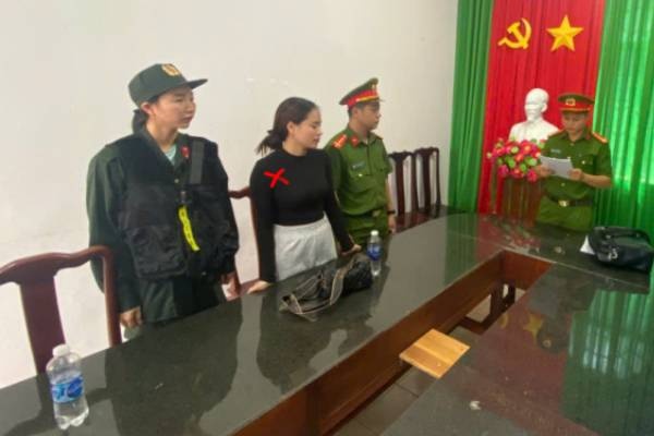 Bat tam giam cac doi tuong 'lam luat' o VP dang ky dat dai Loc Ninh hinh anh