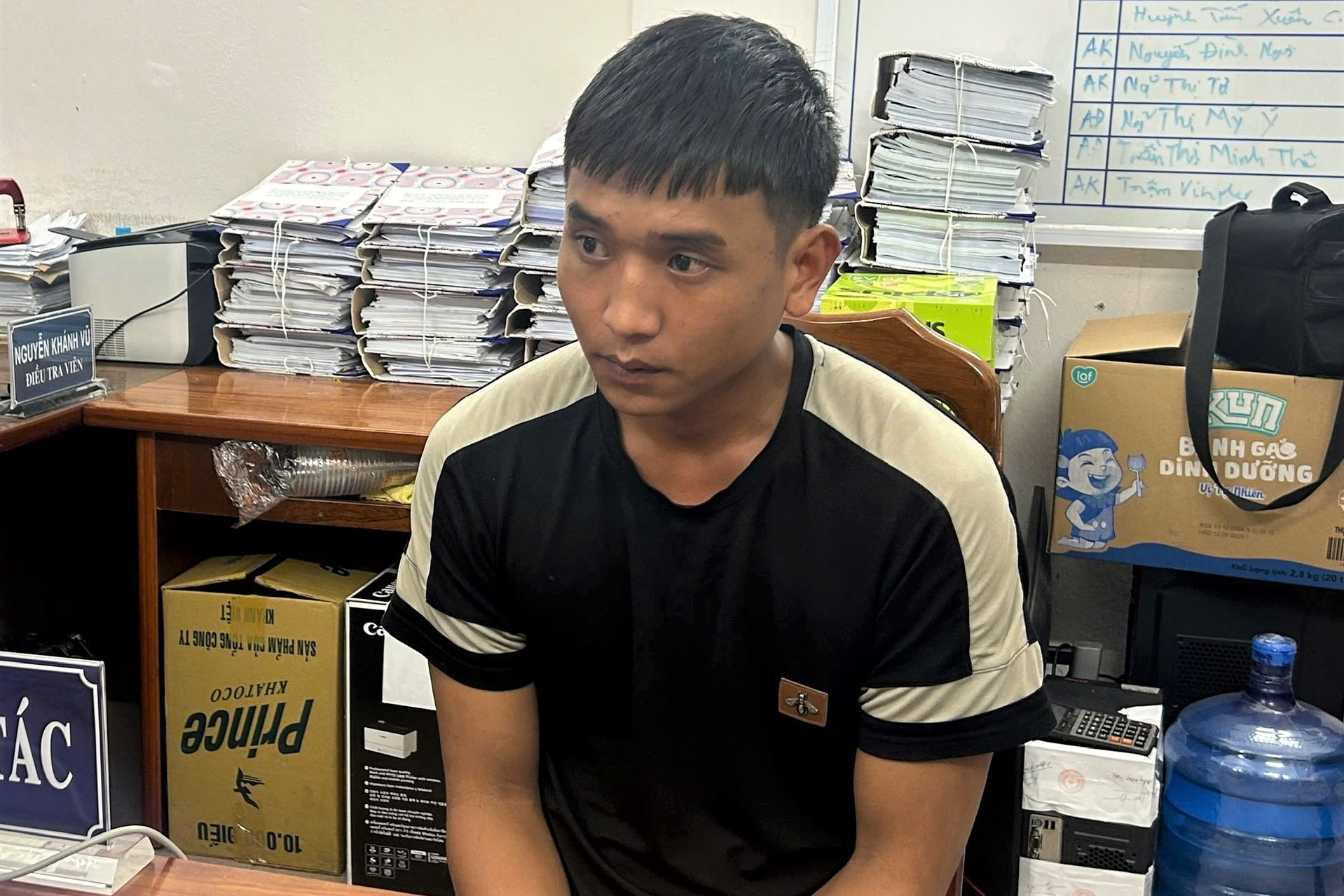 Thanh nien dot nhap nha dan pha ket sat trom luong vang lon hinh anh