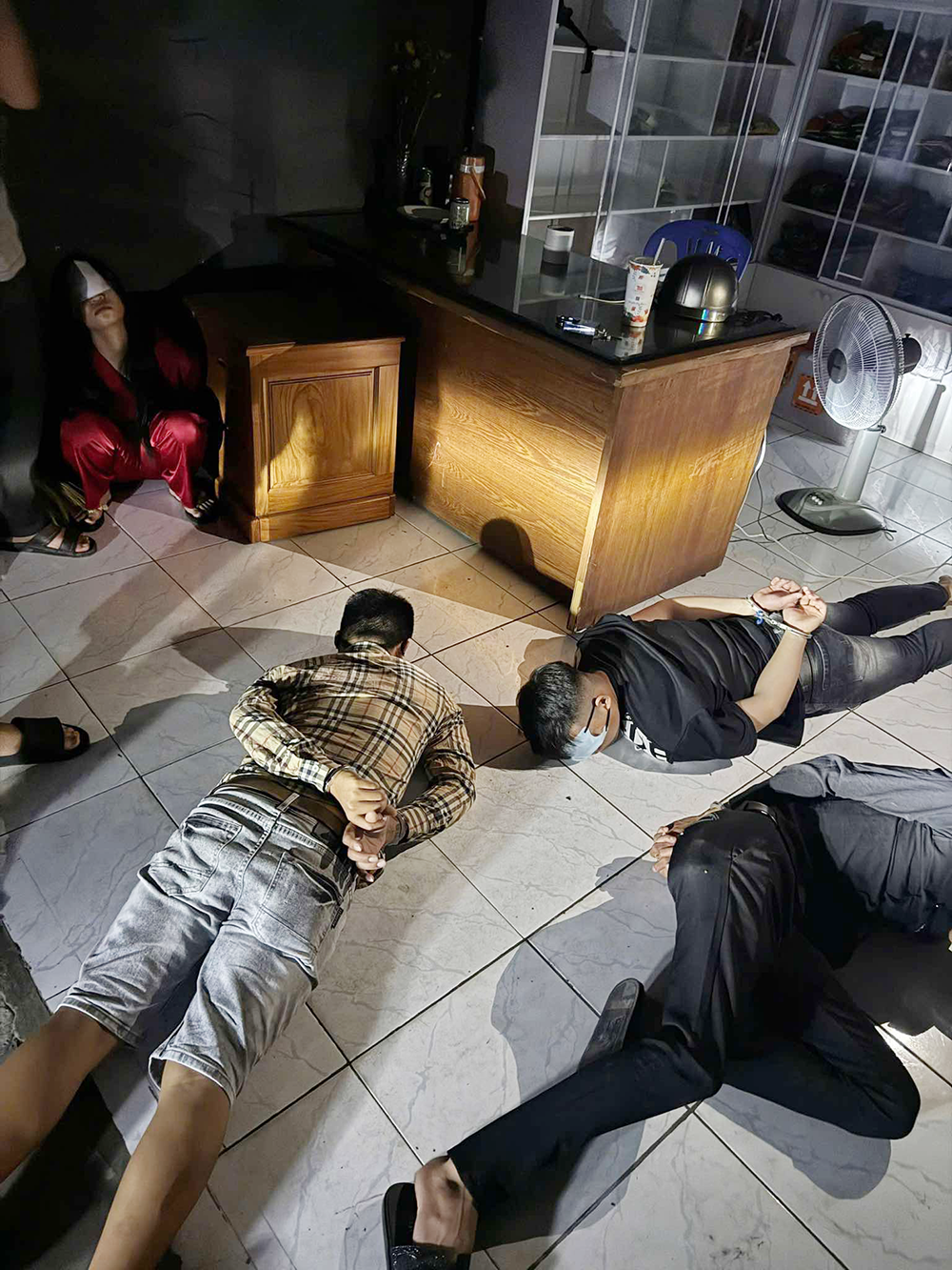 Ngan "mun",  Co gai 18 tuoi,  Buon ma tuy anh 3